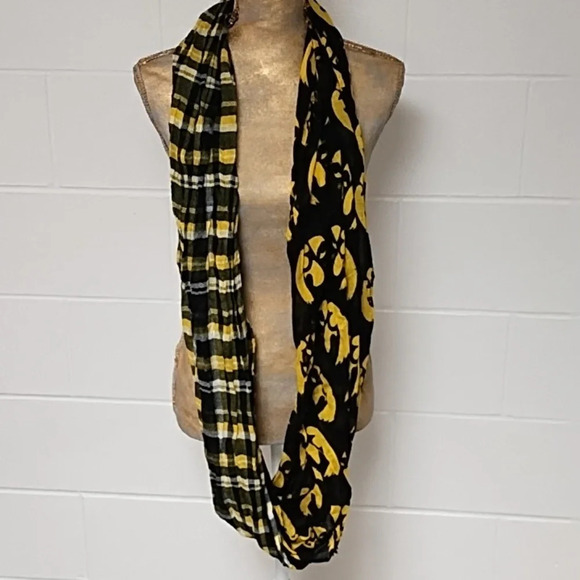 Iowa Hawekey Infinity Scarf - Picture 2 of 5